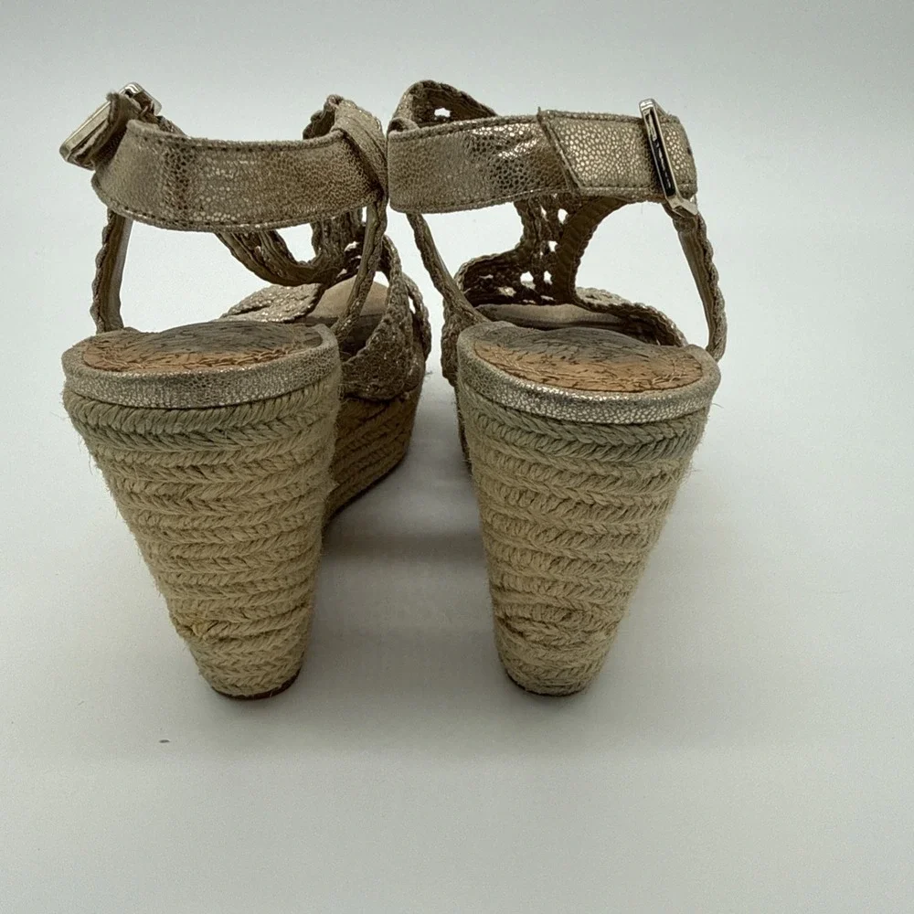 Gianni Bini Woman's Sand Gold Espadrille Crochet Wedge Sandals Size 6